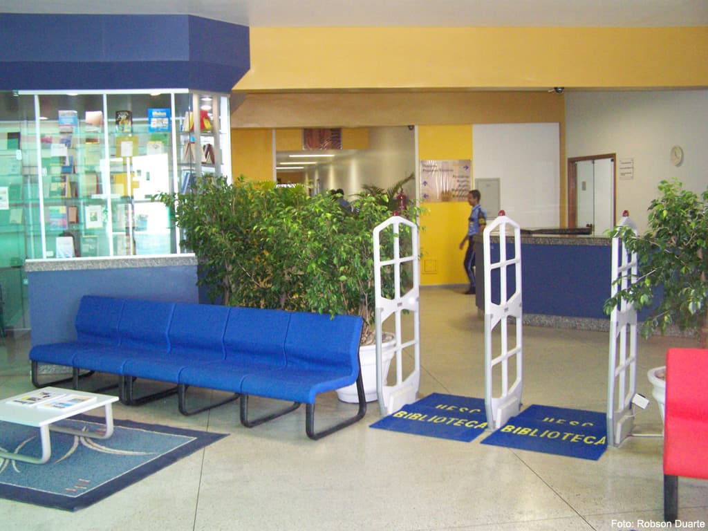 Fundação da Biblioteca Central da UESC, um marco inicial para o acesso à informação na região.