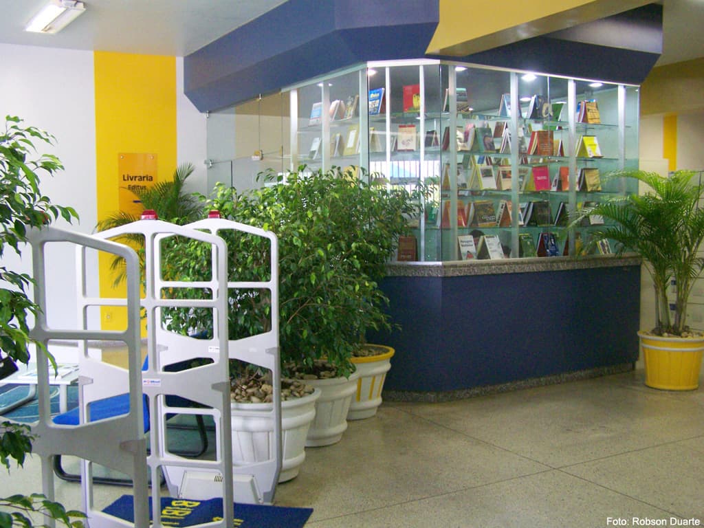 Inauguração do prédio atual, com instalações modernas e maior capacidade para leitores e livros.